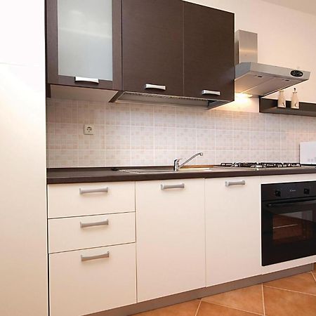 2 Bedroom Nice Apartment In 维尔 外观 照片