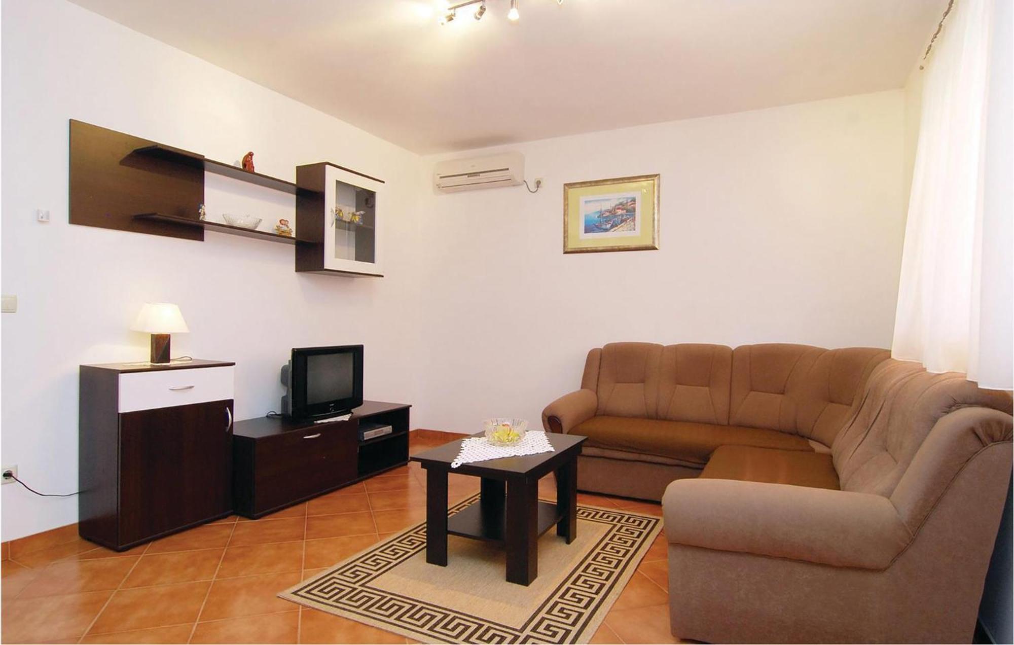 2 Bedroom Nice Apartment In 维尔 外观 照片