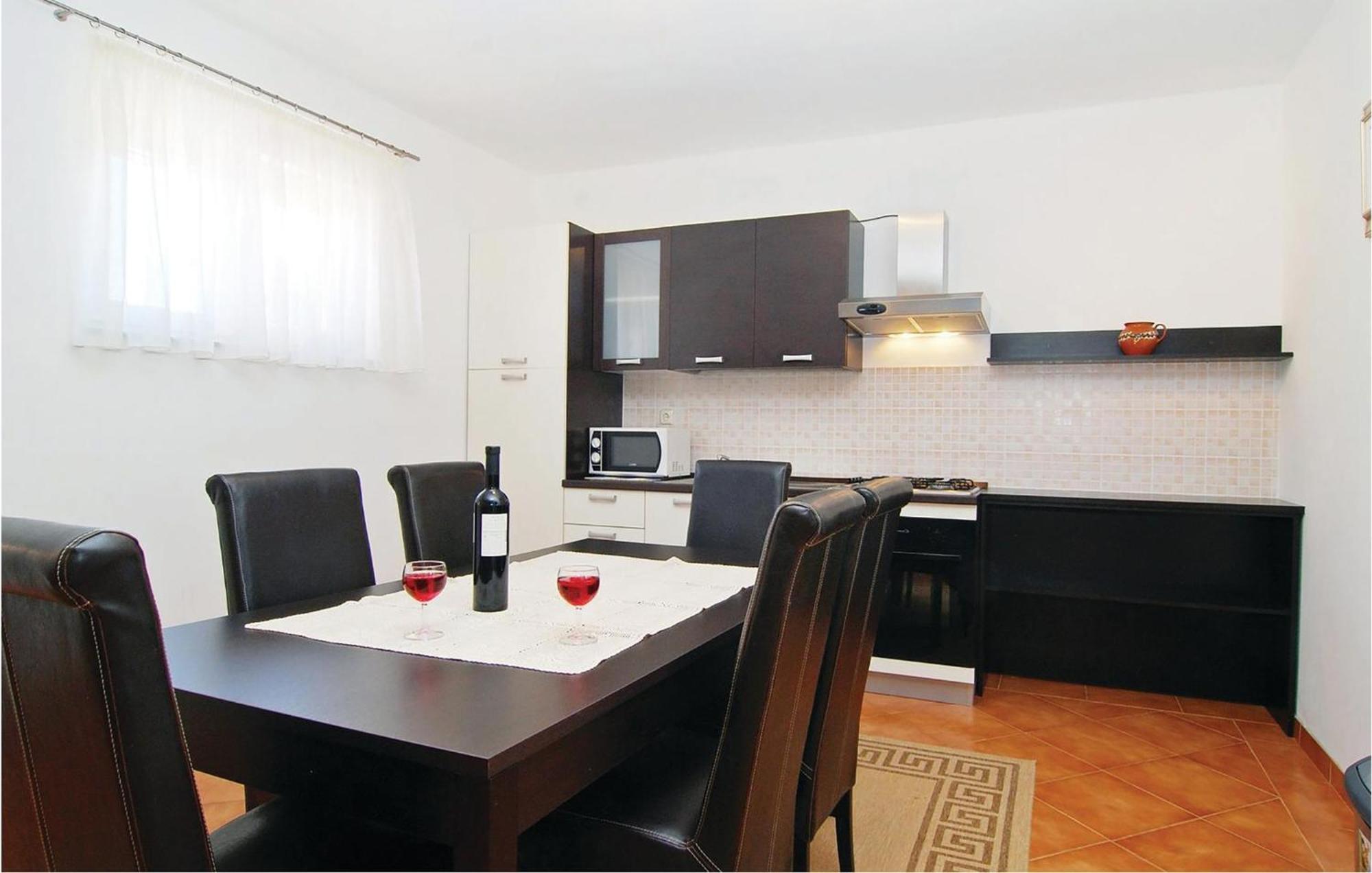 2 Bedroom Nice Apartment In 维尔 外观 照片